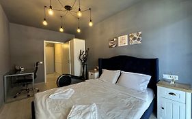 Elisio - Bricks Apartment